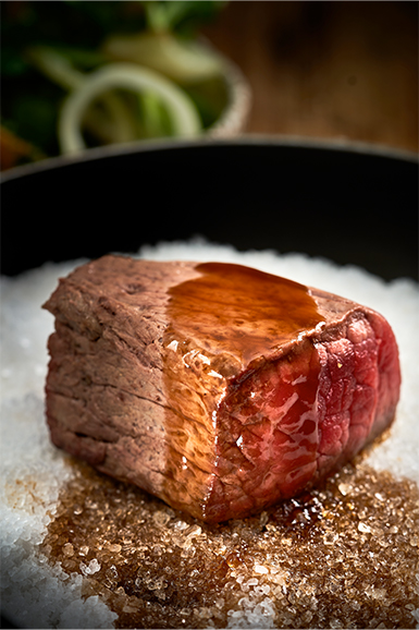 Photographie de viande sur une assiette